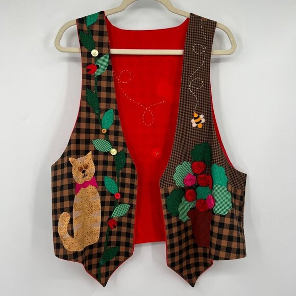 1990s Primitive Cat Vest w Vintage Fabric Yo-yos Patchwork Print Background Size - Picture 1 of 12